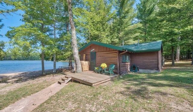 Pet Friendly Lakefront Cabin Firepit
