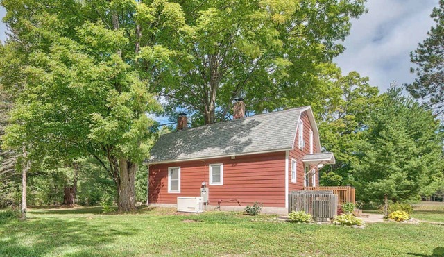 Pet Friendly Lakefront Cabin