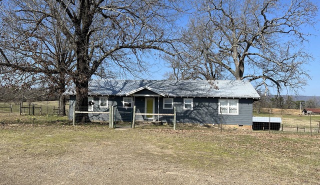 Pet-friendly, lakes, state parks, mountains, world class biking trails, hiking