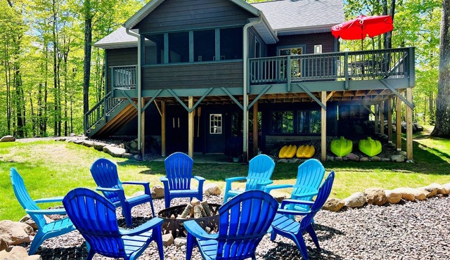 Pet-Friendly Lakeside Chalet with Sauna!