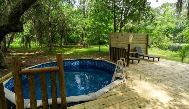 Pet-Friendly Lakeside Gem - Private Pool, Fire Pit & Huge Yard Near Savannah