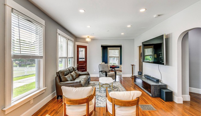 Pet-Friendly Lancaster Home 13 Mi to Dtwn Buffalo