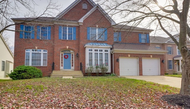 Pet-Friendly Lanham Getaway w/Community Pool!