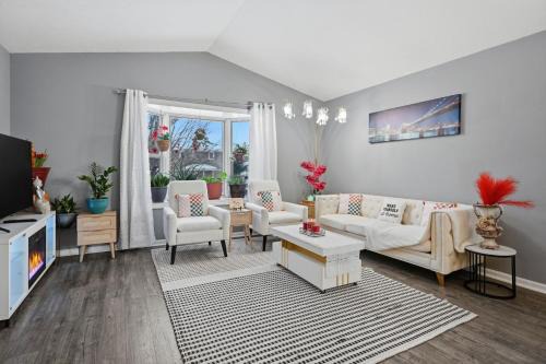 Pet Friendly Lansing Home - Private Gym - Near MSU