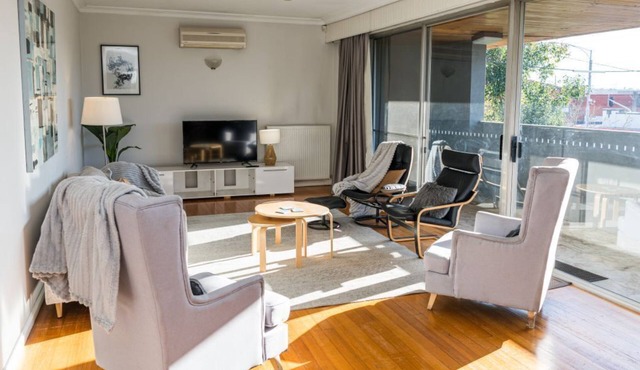 🐶 PET FRIENDLY : Large 5bd,3bth,pool,public transport .🐶