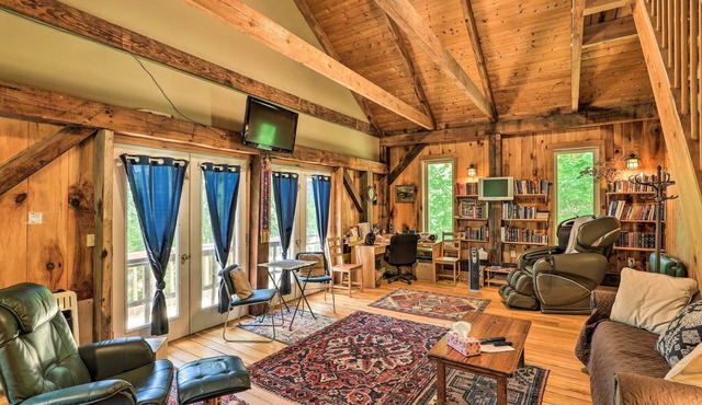 Pet-Friendly Leicester 'Mountain View' Escape