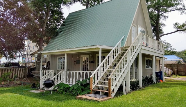 Pet friendly & Located In A Peaceful Setting Near Terry Cove.