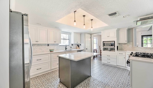 Pet-Friendly Lockhart Home w/Private Yard!