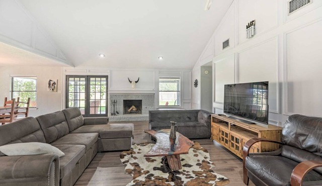 Pet-Friendly Lockhart Home With Private Yard!