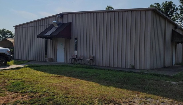 Pet friendly lodge, great for gatherings. 15mins from state park