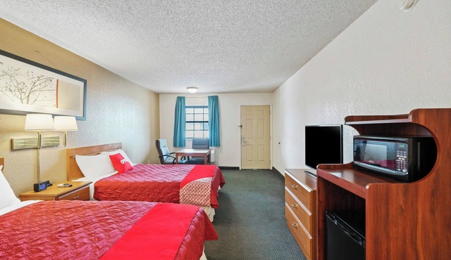 Pet-Friendly Lodge Near I-10 – Clean & Convenient for Travelers l 3 Rooms