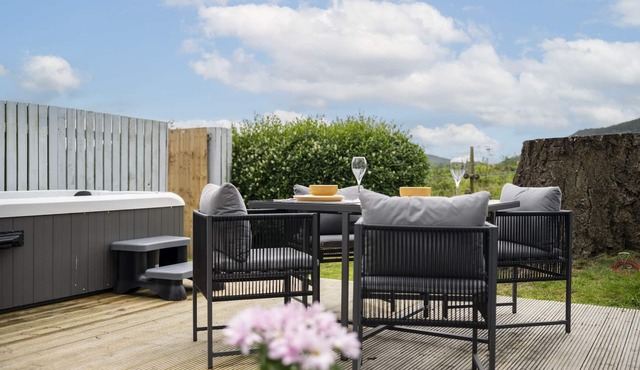 Pet-friendly Lodge with woodburner and amazing views just outside Pitlochry