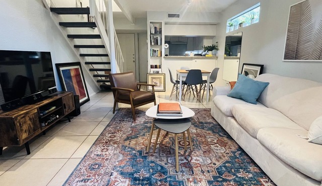 Pet friendly loft in Uptown Dallas w/patio & grill