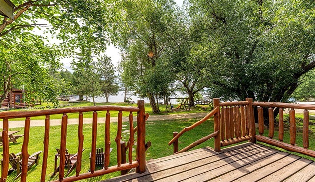 Pet-Friendly Log Cabin Retreat in Ely for Magical Minnesota Family Vacations