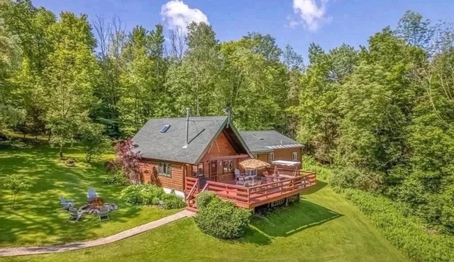 Pet friendly log cabin in the heart of the Catskills that can sleep 13 people!