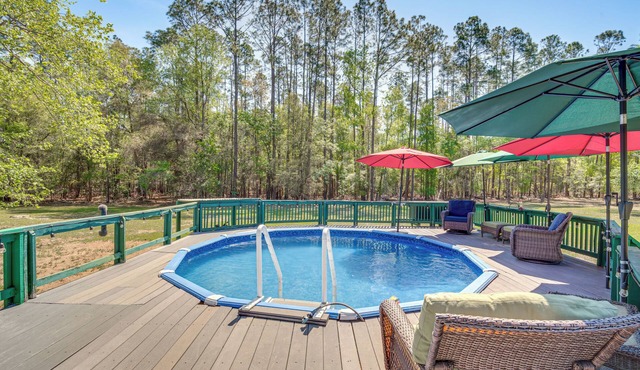 Pet-Friendly Log Cabin in Florida Countryside!
