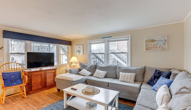 Pet-Friendly Long Beach Island Home: Walk to Beach