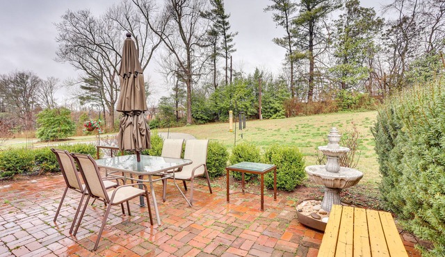 Pet-Friendly Louisville Escape ~ 15 Mi to Downtown