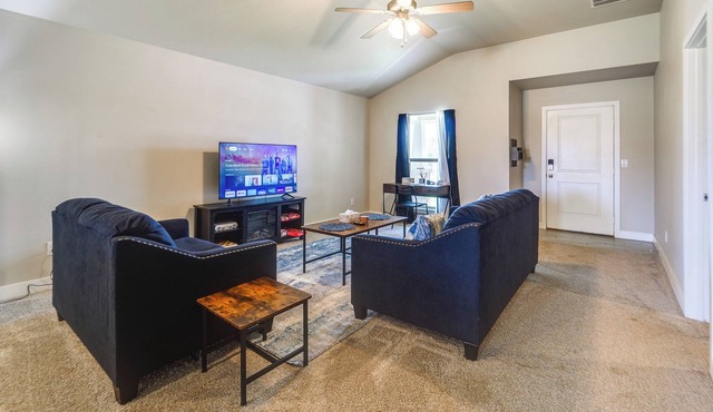Pet-Friendly Lubbock Home - 10 Mi to Downtown