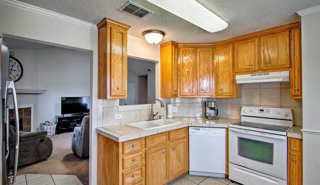 Pet-friendly Lubbock Home w/Yard - 6 Mi to TTU