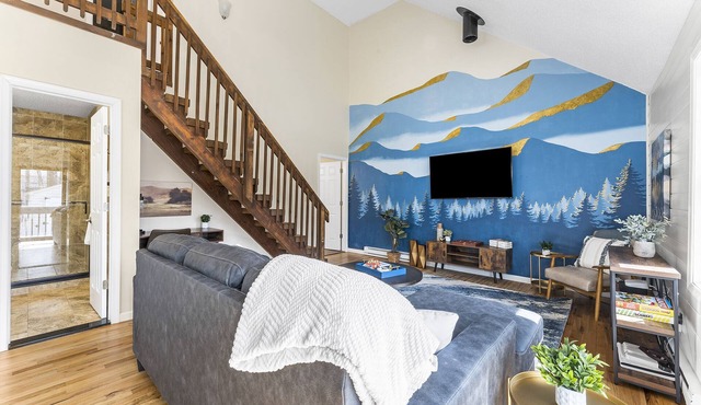 Pet Friendly Modern Poconos Home! Hot Tub, Cozy Woodlands!