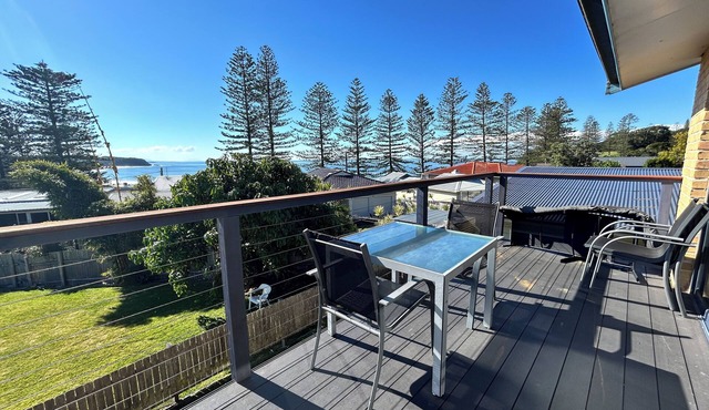 Pet Friendly, Magnificent Ocean Views, A minutes' Easy Stroll To The Beach