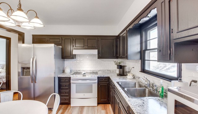 Pet-Friendly Merriam Home < 2 Mi to Downtown!