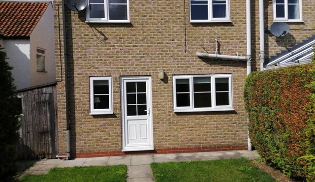 Pet friendly mews house in Central village location close to Cave Castle