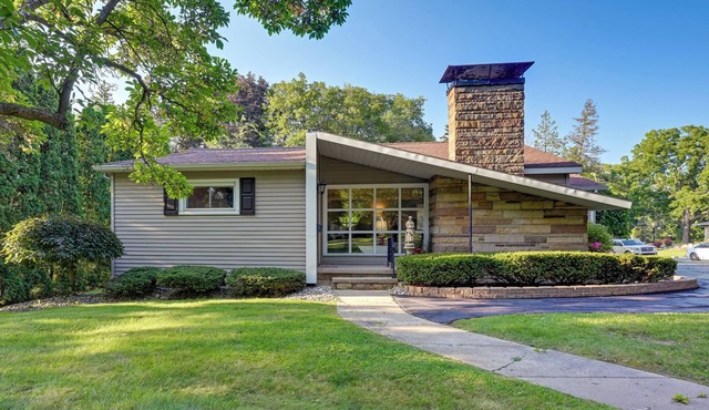 Pet-Friendly Michigan Escape w/Patio & Gas Grill!