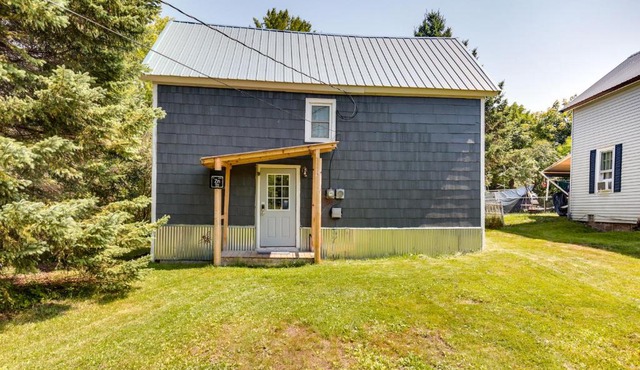 Pet-Friendly Michigan Getaway with Porch and Kayaks!