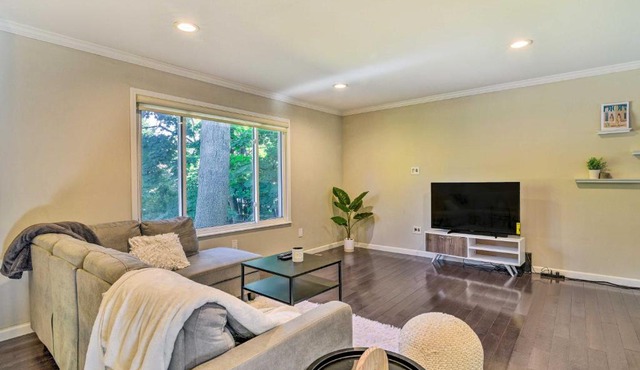Pet-Friendly Michigan Home 5 Mi to State Park!