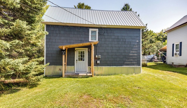 Pet-Friendly Michigan Getaway w/Porch & Kayaks!