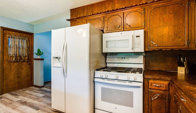 Pet-Friendly Midwest City Home, 10 Mi to Dtwn OKC!