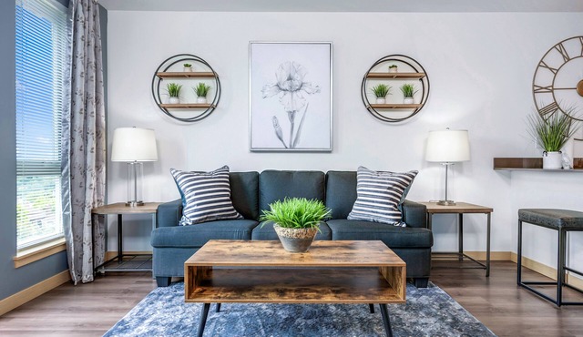 Pet Friendly✬Min to Rail✬Balcony+Rooftop Views✬Fast Wifi✬W/D