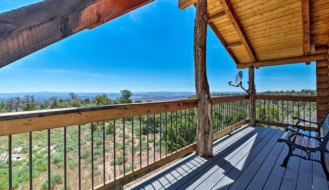 Pet-friendly Moab Cabin w/Mtn Views & Bbq!