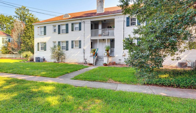 Pet-Friendly Mobile Condo ~ 4 Mi to Downtown!