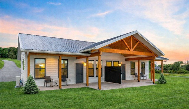 Pet-Friendly Modern 2BR Duplex in Polson – Walk to Flathead Lake & EV Charging