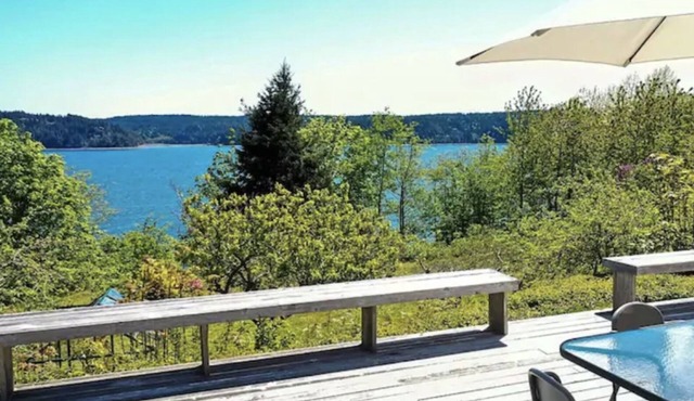 Pet friendly! Modern Lilliwaup Home on 22 acr with view & beach access.