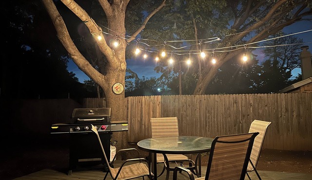 Pet Friendly, Modern Smart Home close to Airports & Stadiums