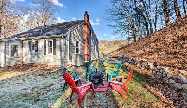 Pet-Friendly Mohnton House Near Golf Course!