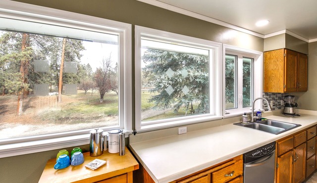 Pet-friendly Montana Abode w/Balcony & Fireplace!