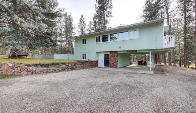 Pet-Friendly Montana Abode with Balcony and Fireplace!