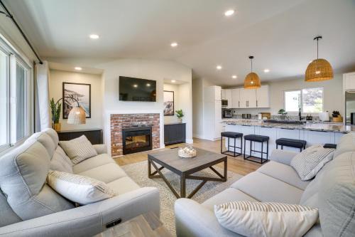 Pet-Friendly Monterey Home 2 Mi to Beach