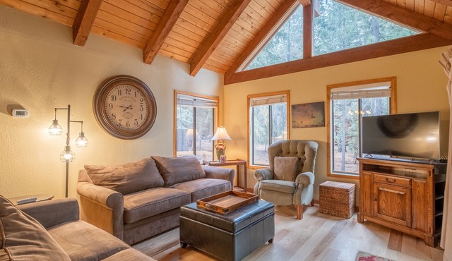 Pet-Friendly Mountain Lodge | Desk, King Suite, Bunks, Card Games, Rec Access