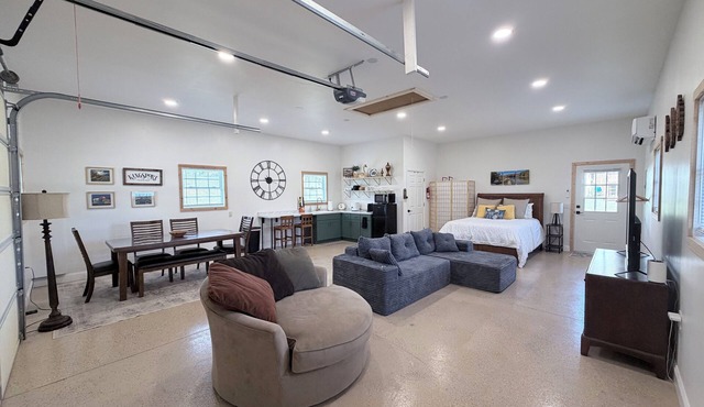 Pet-Friendly Mountain Studio - Cozy Stay with Patio & Covered Private Parking