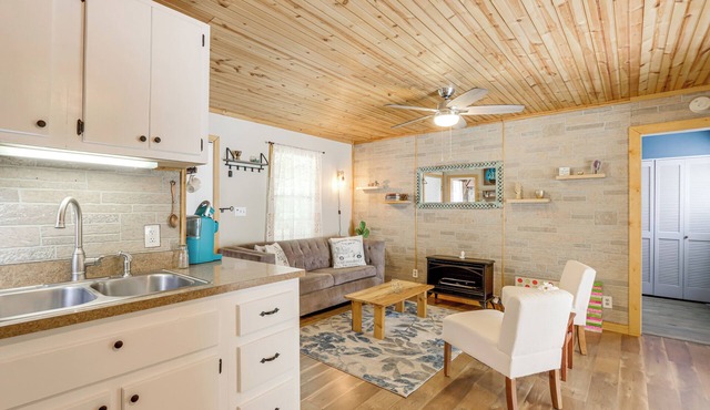 Pet-friendly Mtn Retreat w/Yard in Blairsville!