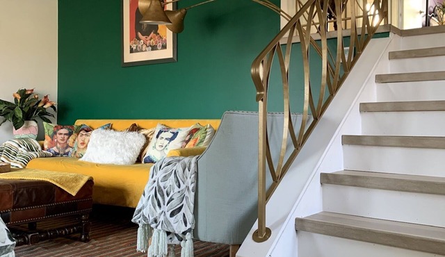 Pet Friendly, Near O’Hare, Fenced in, Cheerful Frida & Diego Home, up to 6 ppl