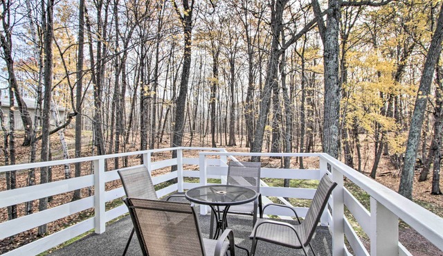 Pet-Friendly New Auburn Apt w/On-Site Lake!