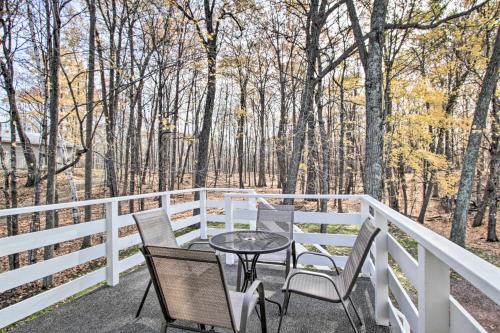 Pet-Friendly New Auburn Apt with On-Site Lake!