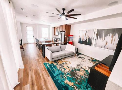Pet Friendly New Townhome Near Everything!
